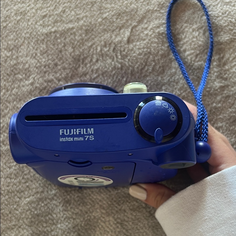 Fujifilm Instax Mini Deep Blue Camera with Film Pack - Picture 3 of 5